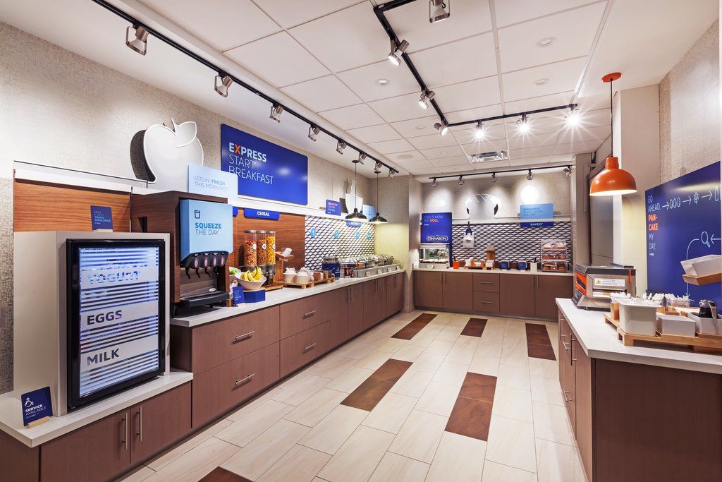 Holiday Inn Express & Suites - Marshalltown By Ihg Exterior foto