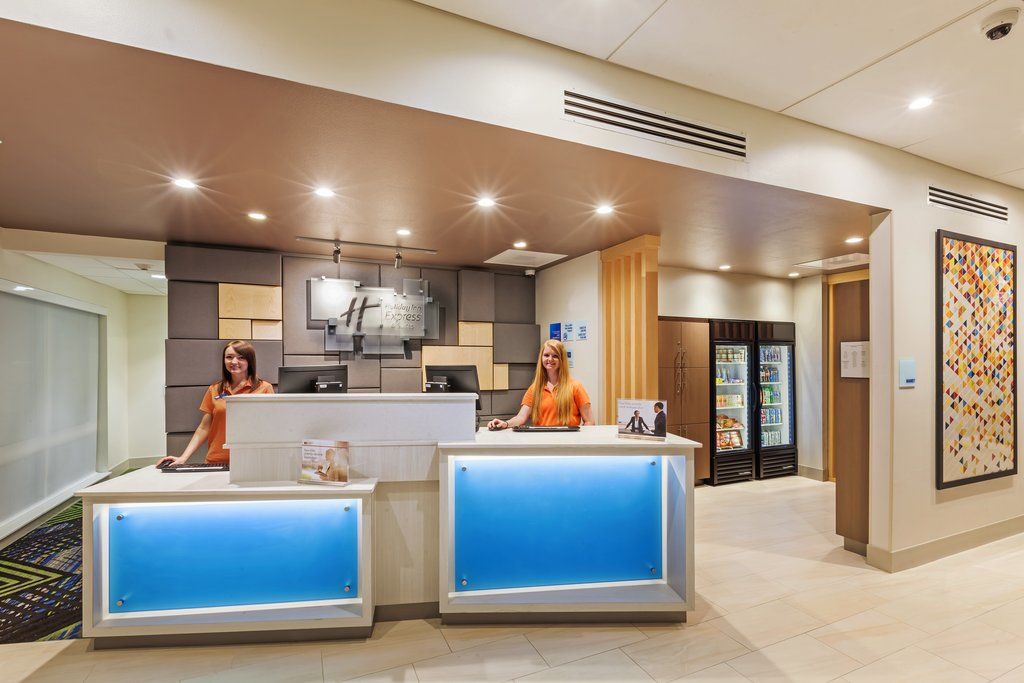 Holiday Inn Express & Suites - Marshalltown By Ihg Exterior foto
